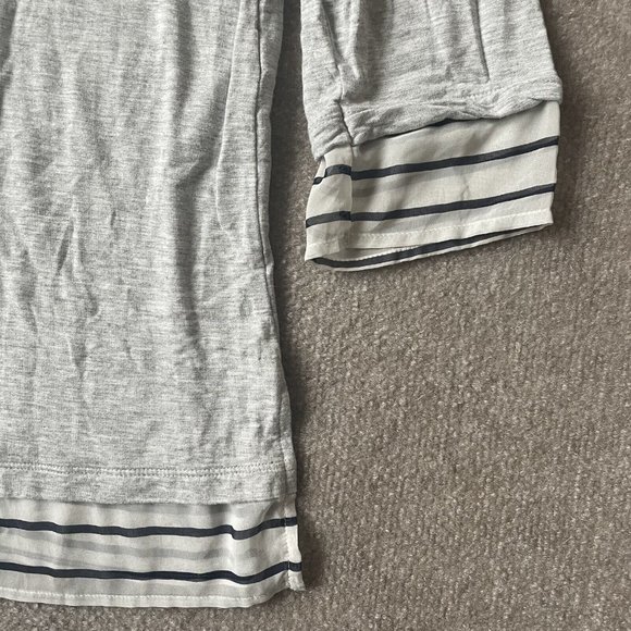 Chico's Zenergy Shirt Womens 0 (Small) Grey Sheer Cuffs and Hem Tunic Length Top - Picture 3 of 8